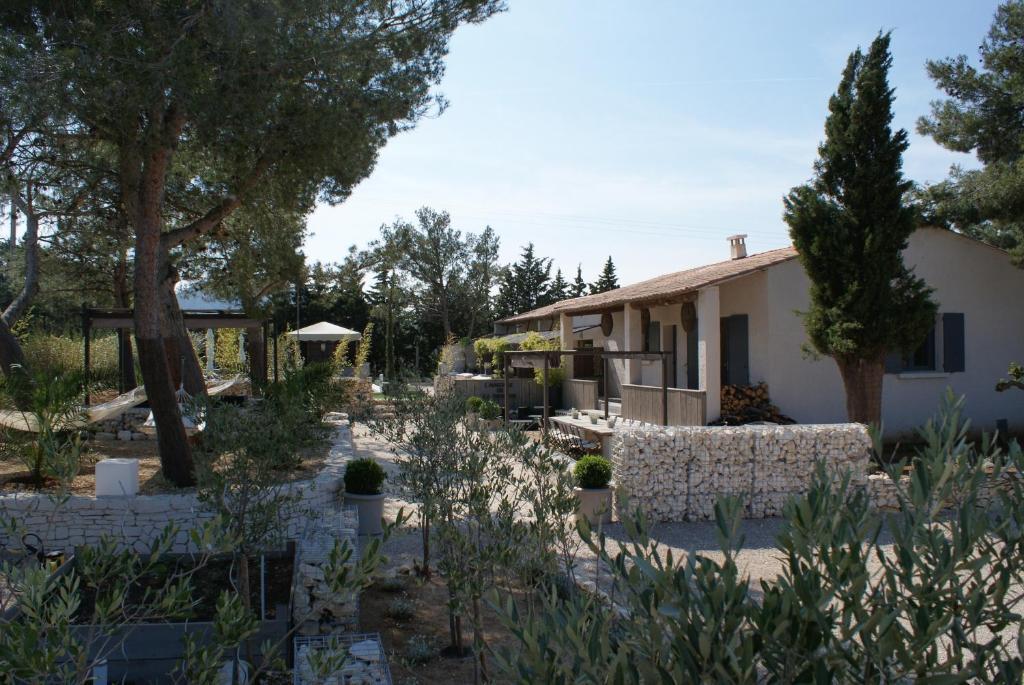 L'Auberge De L'Aubergine Eygalieres (Bouches-du-Rhone) Bagian luar foto