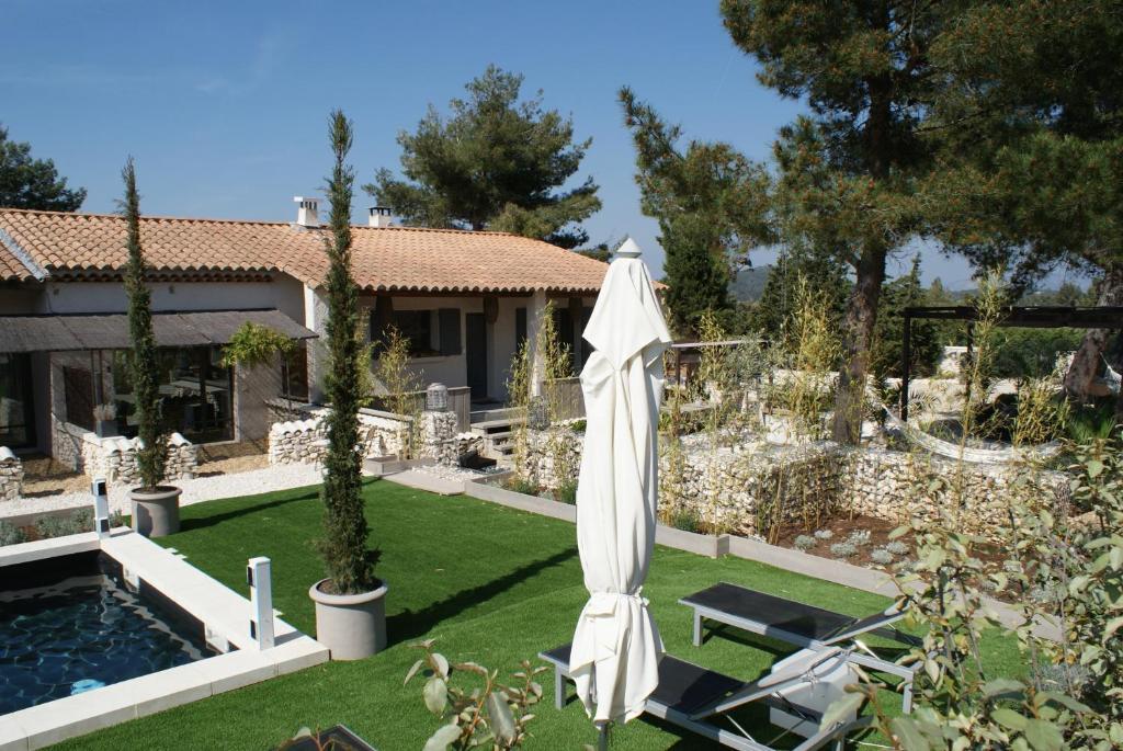 L'Auberge De L'Aubergine Eygalieres (Bouches-du-Rhone) Bagian luar foto