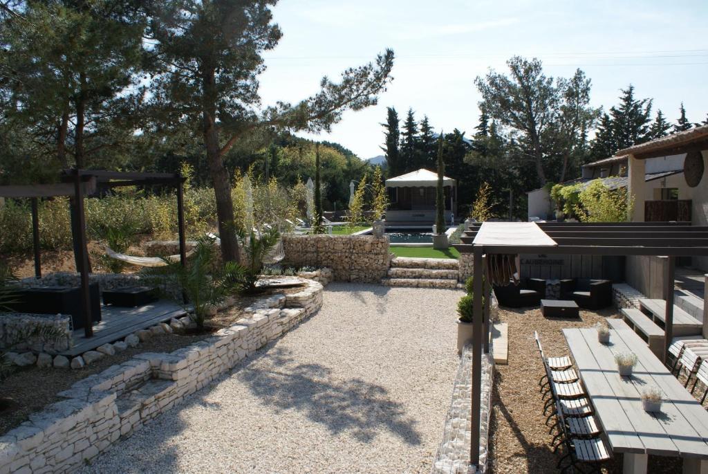 L'Auberge De L'Aubergine Eygalieres (Bouches-du-Rhone) Bagian luar foto